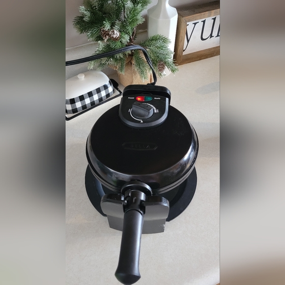 Hotel Style Belgian Waffle Maker - Picture 2 of 3